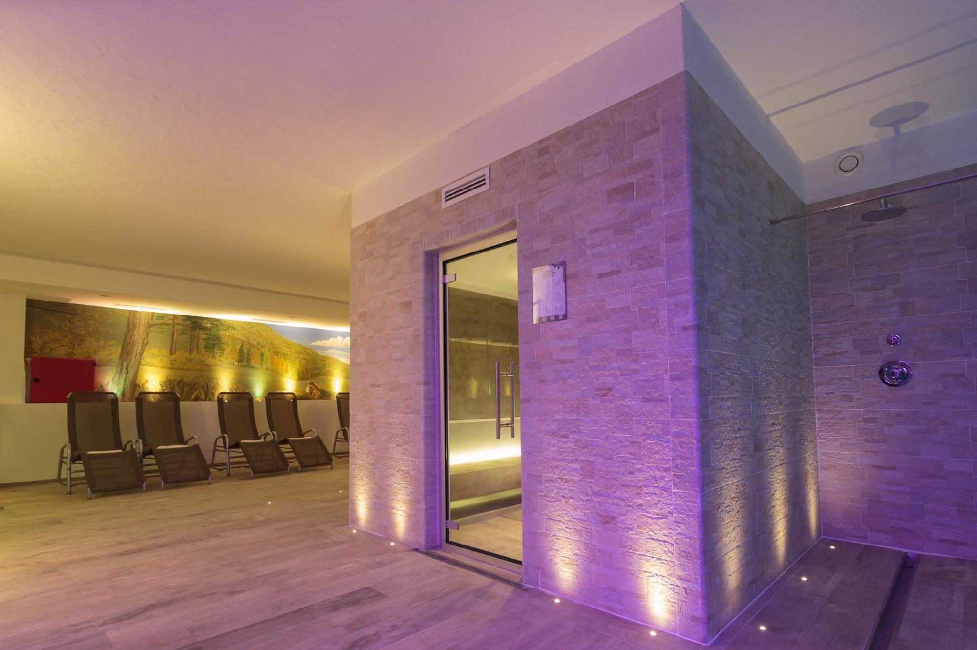 Residence Hotel Santa Maria Piscina E Wellness Peio Fonti Exterior foto